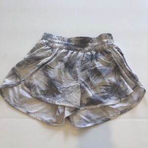 Lululemon Tracker Short V 4”